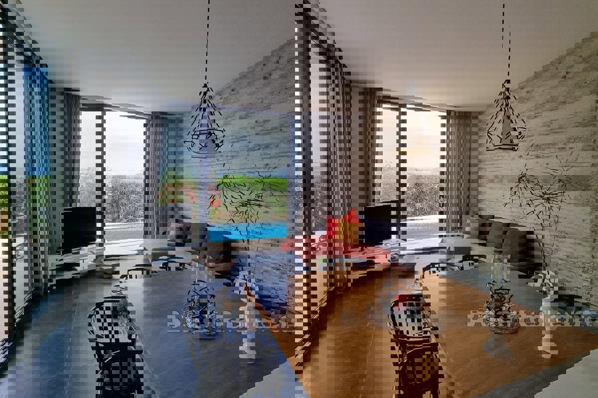 Villa con piscina in prima fila al mare