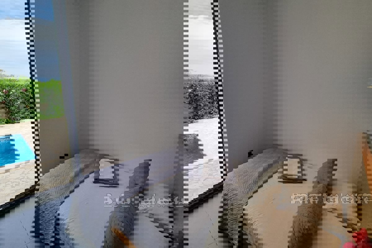 Villa con piscina in prima fila al mare