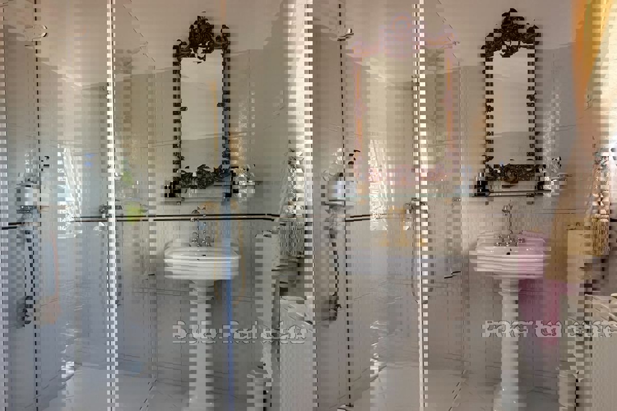 Casa in pietra con vista panoramica sul paesaggio