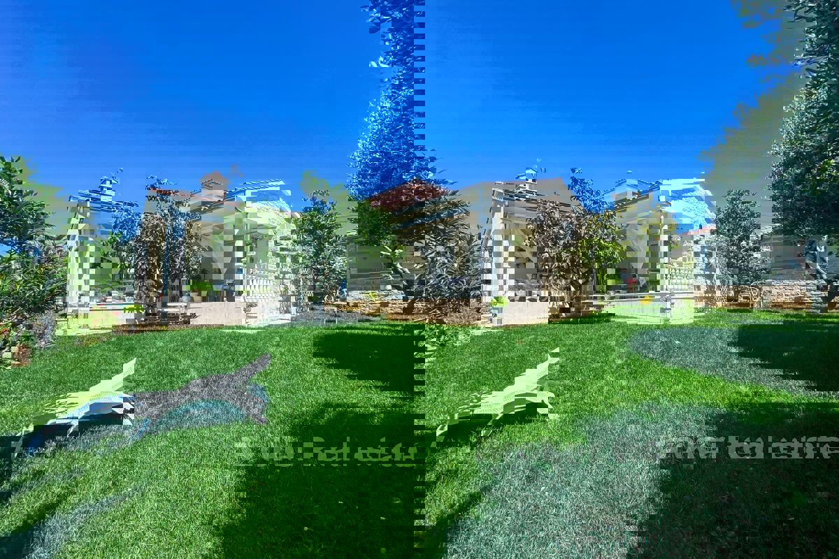 Casa in pietra con vista panoramica sul paesaggio