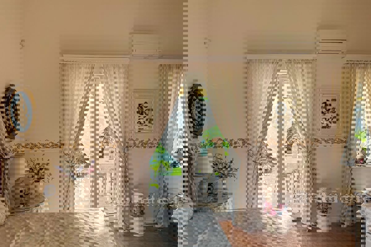 Casa in pietra con vista panoramica sul paesaggio