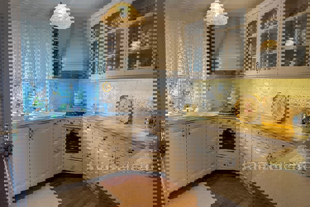 Casa in pietra con vista panoramica sul paesaggio