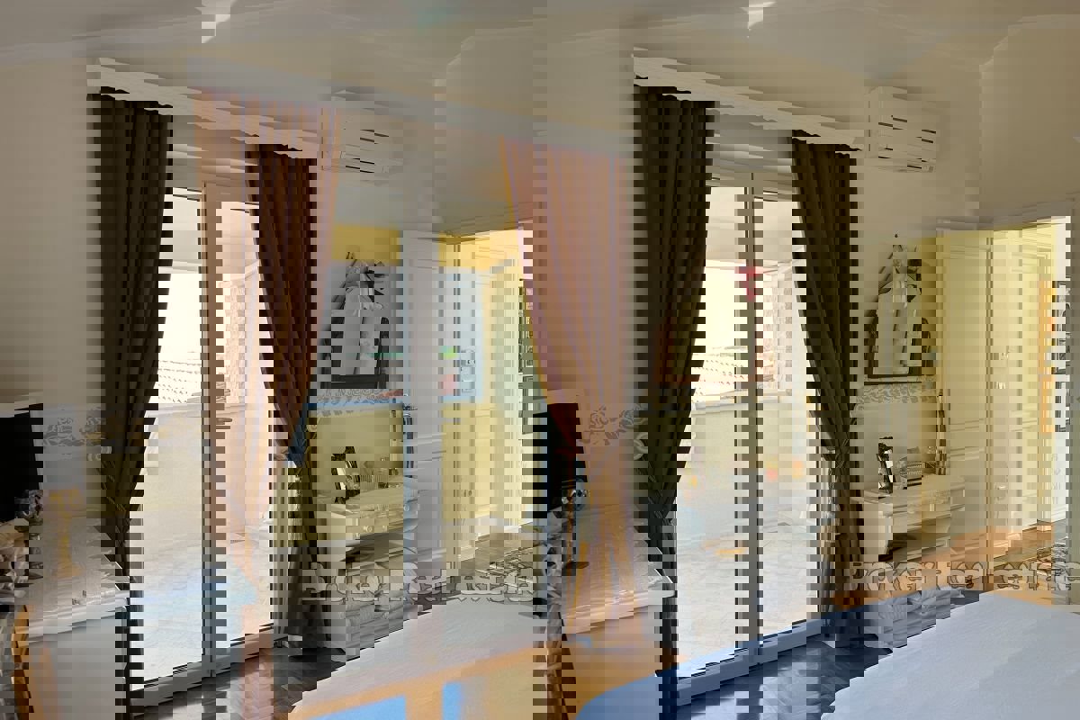 Casa in pietra con vista panoramica sul paesaggio