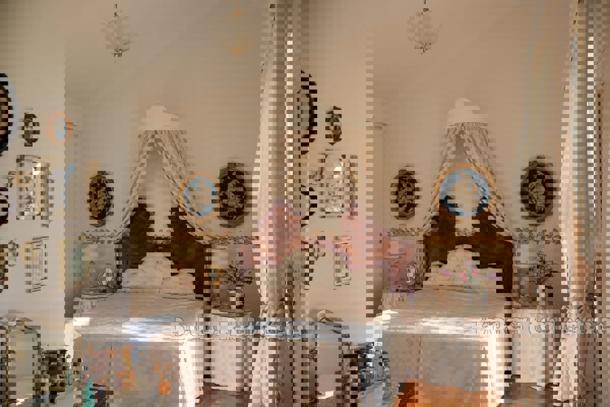 Casa in pietra con vista panoramica sul paesaggio