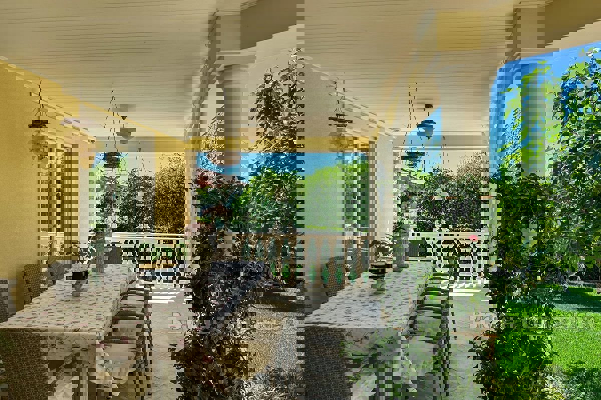 Casa in pietra con vista panoramica sul paesaggio