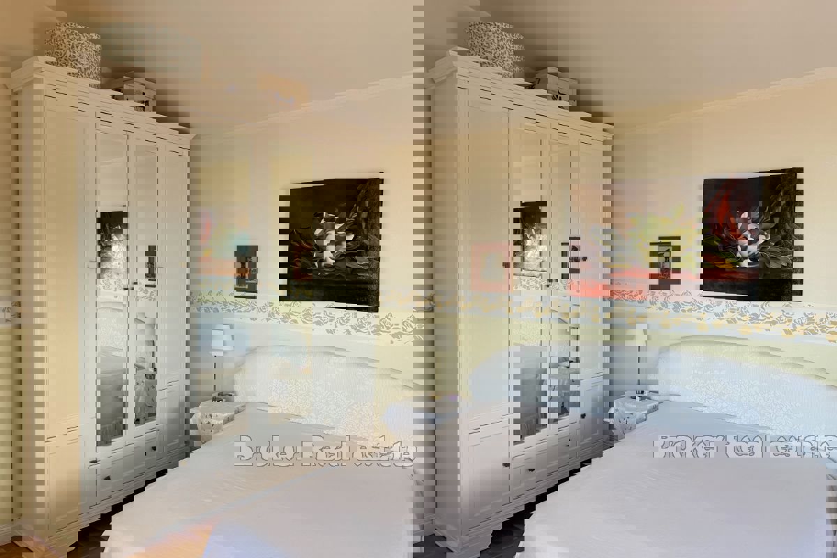 Casa in pietra con vista panoramica sul paesaggio