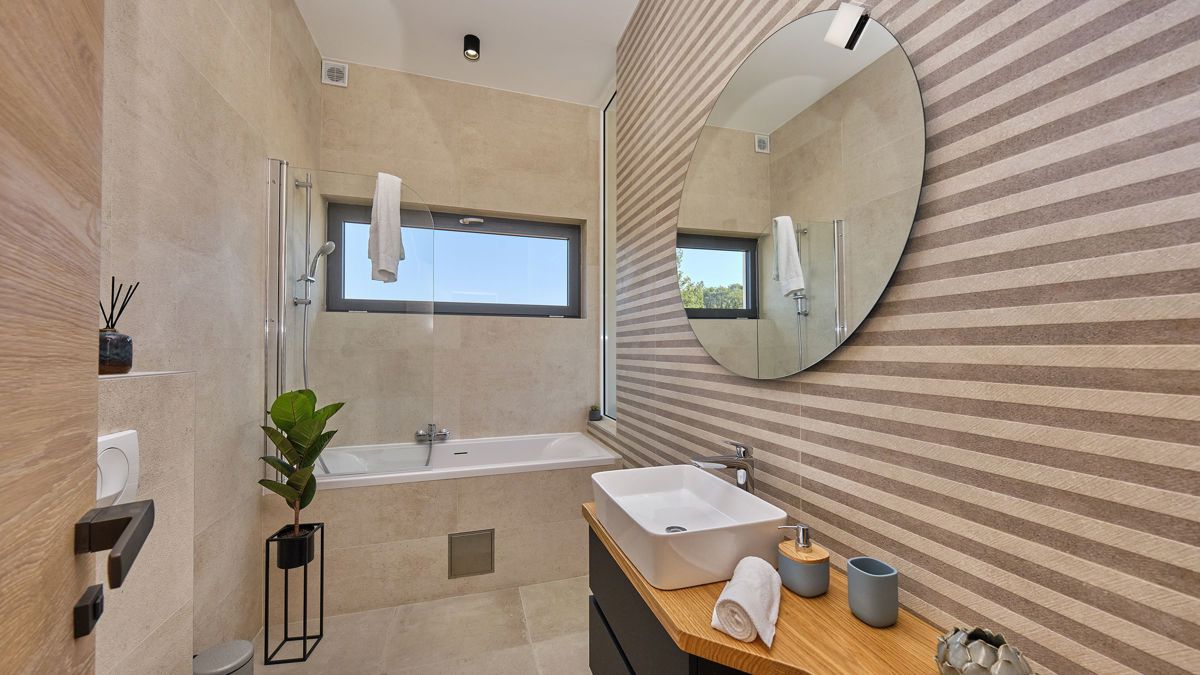 Villa moderna con piscina e vista mare