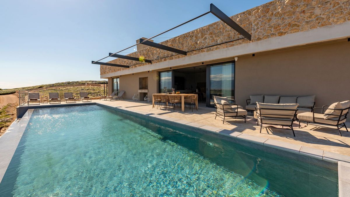 Villa con vista mare e piscina nella natura incontaminata
