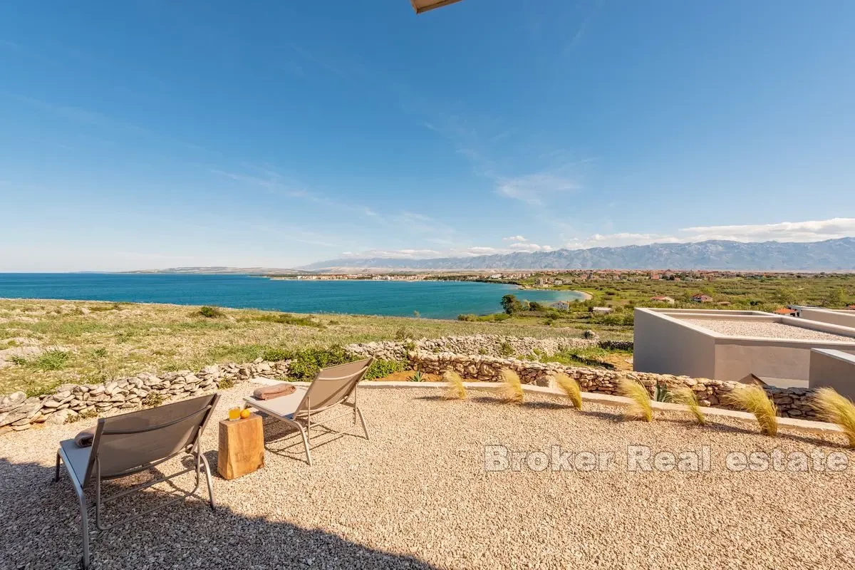 Villa con vista mare e piscina nella natura incontaminata