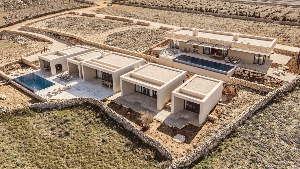 Villa con vista mare e piscina nella natura incontaminata