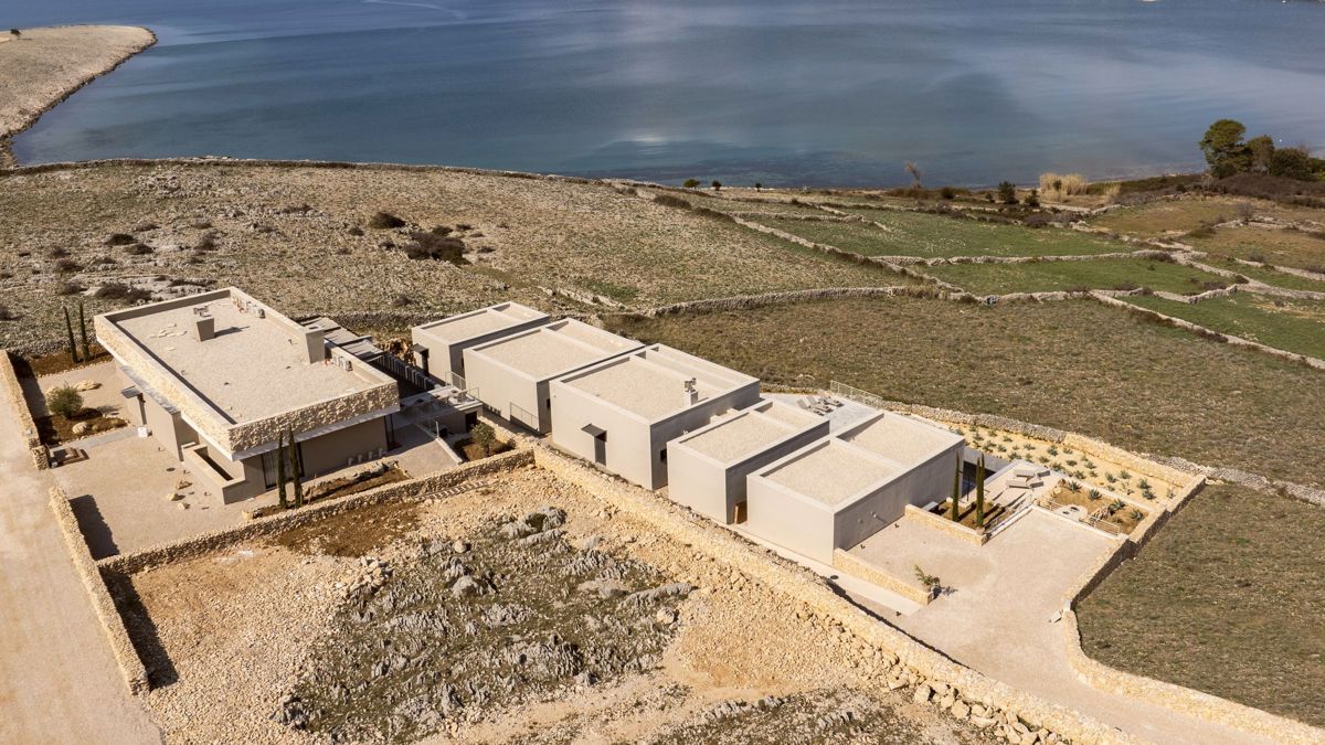 Villa con vista mare e piscina nella natura incontaminata