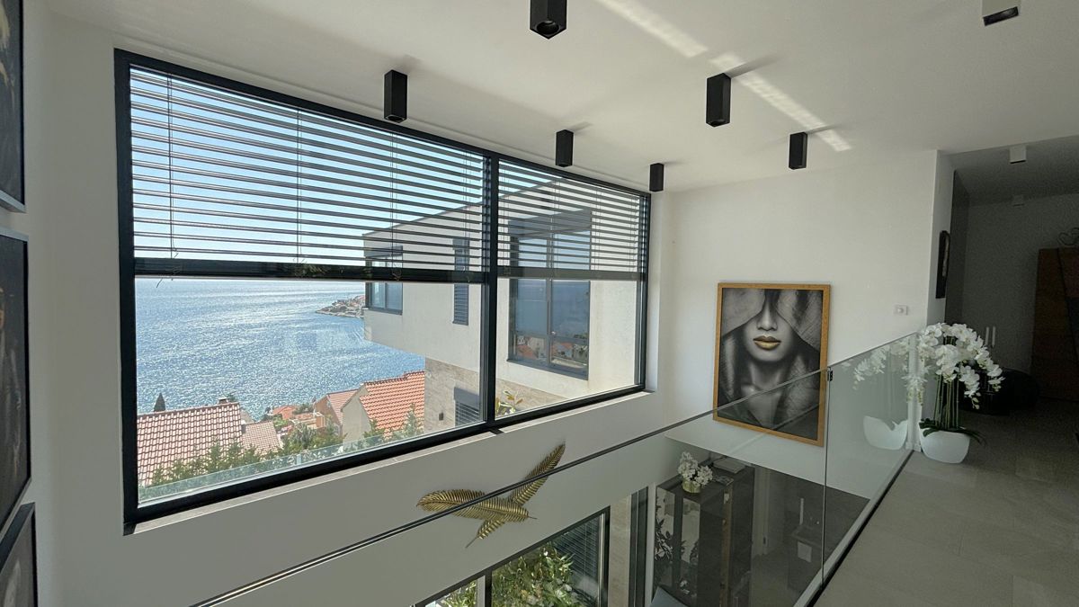 Villa di lusso con vista sul mare aperto
