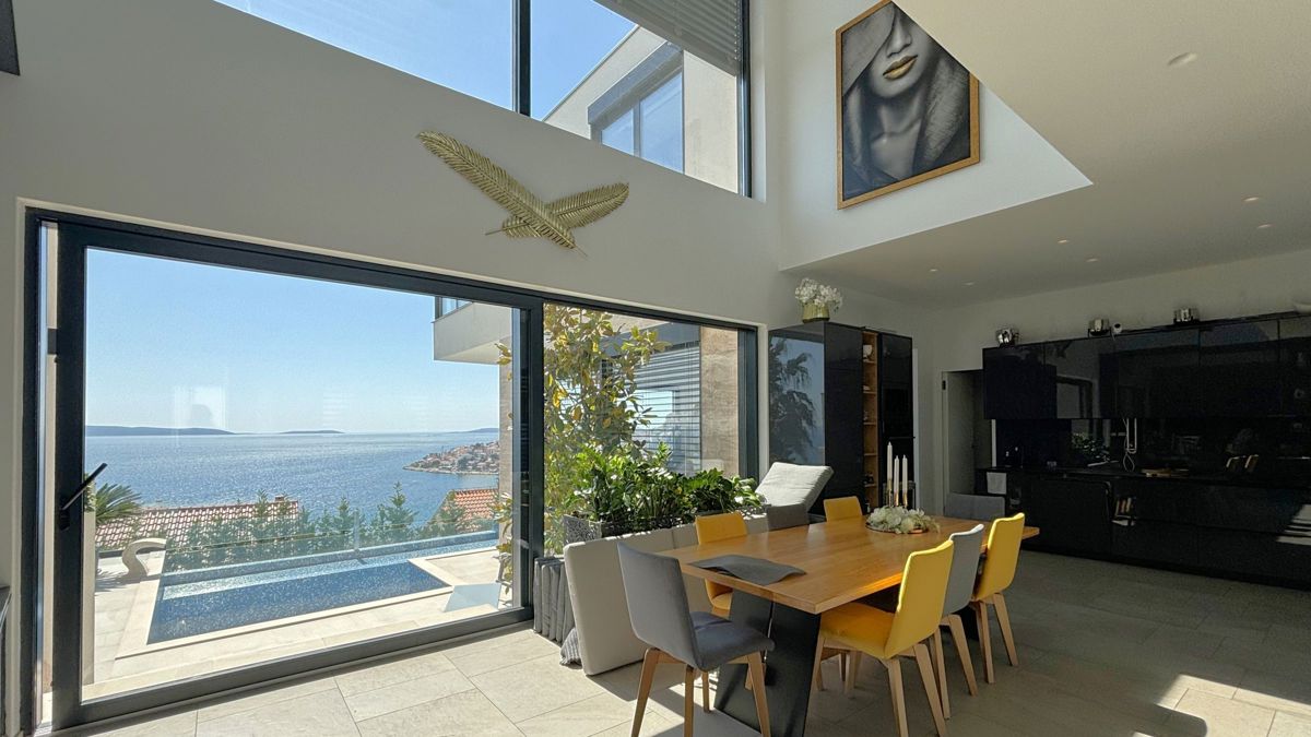 Villa di lusso con vista sul mare aperto