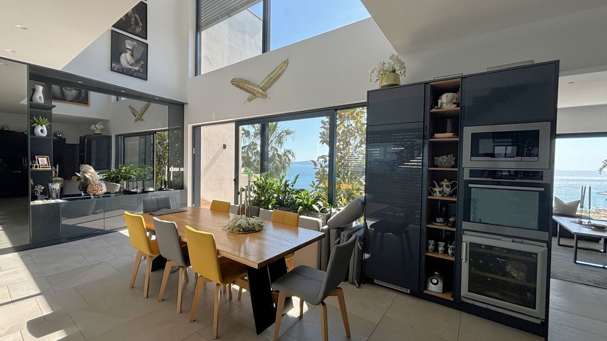 Villa di lusso con vista sul mare aperto