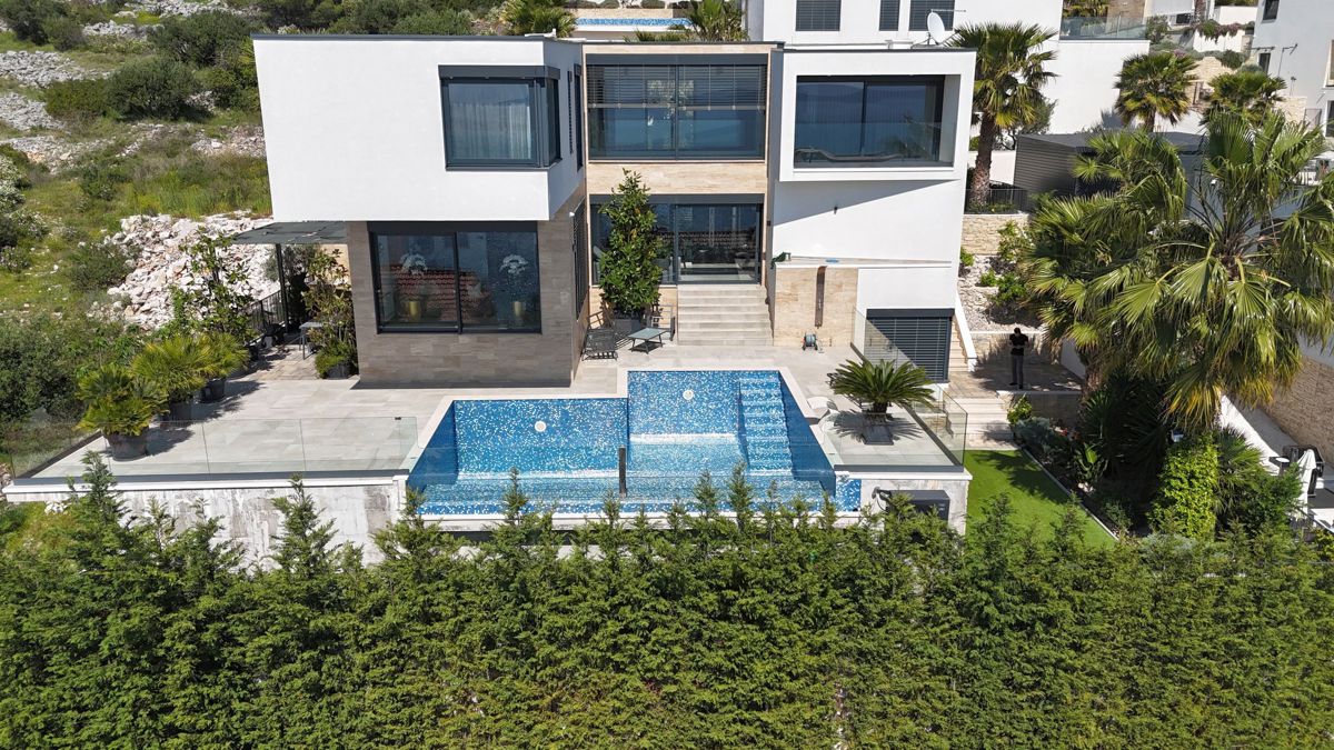 Villa di lusso con vista sul mare aperto