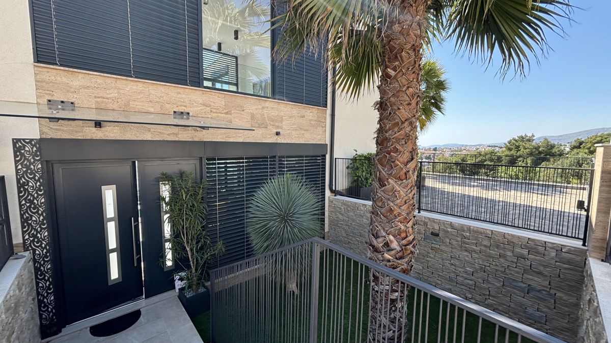 Villa di lusso con vista sul mare aperto