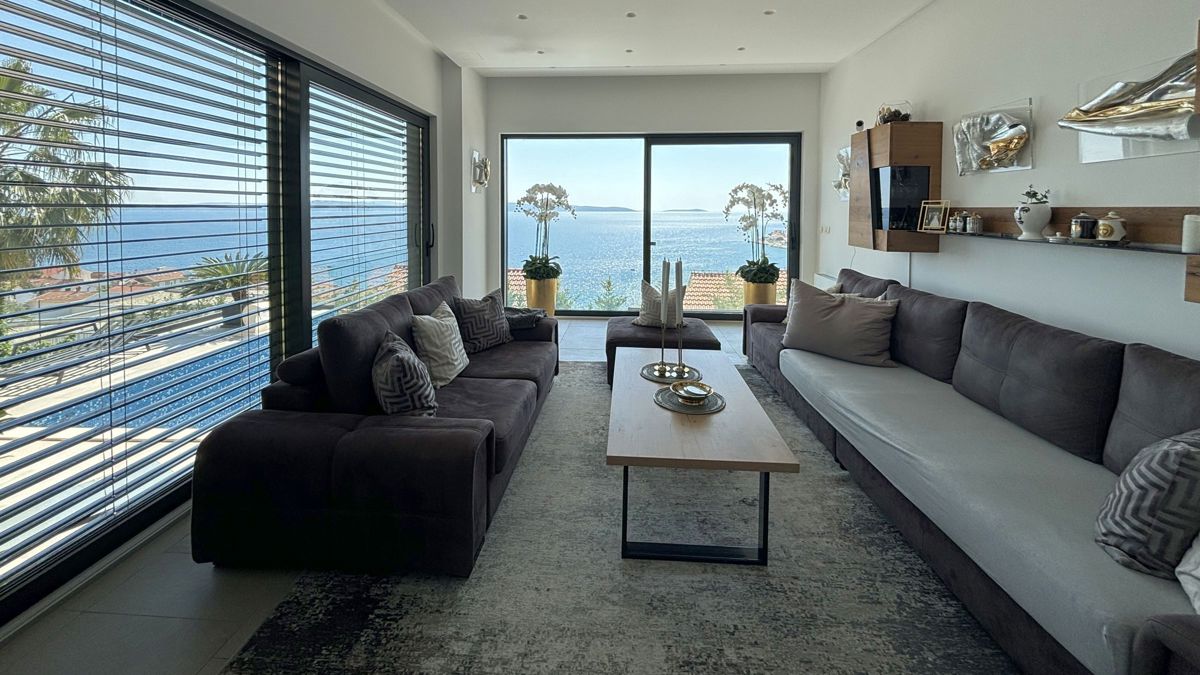 Villa di lusso con vista sul mare aperto