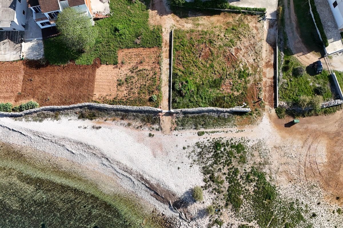 Terreno edificabile in prima fila al mare