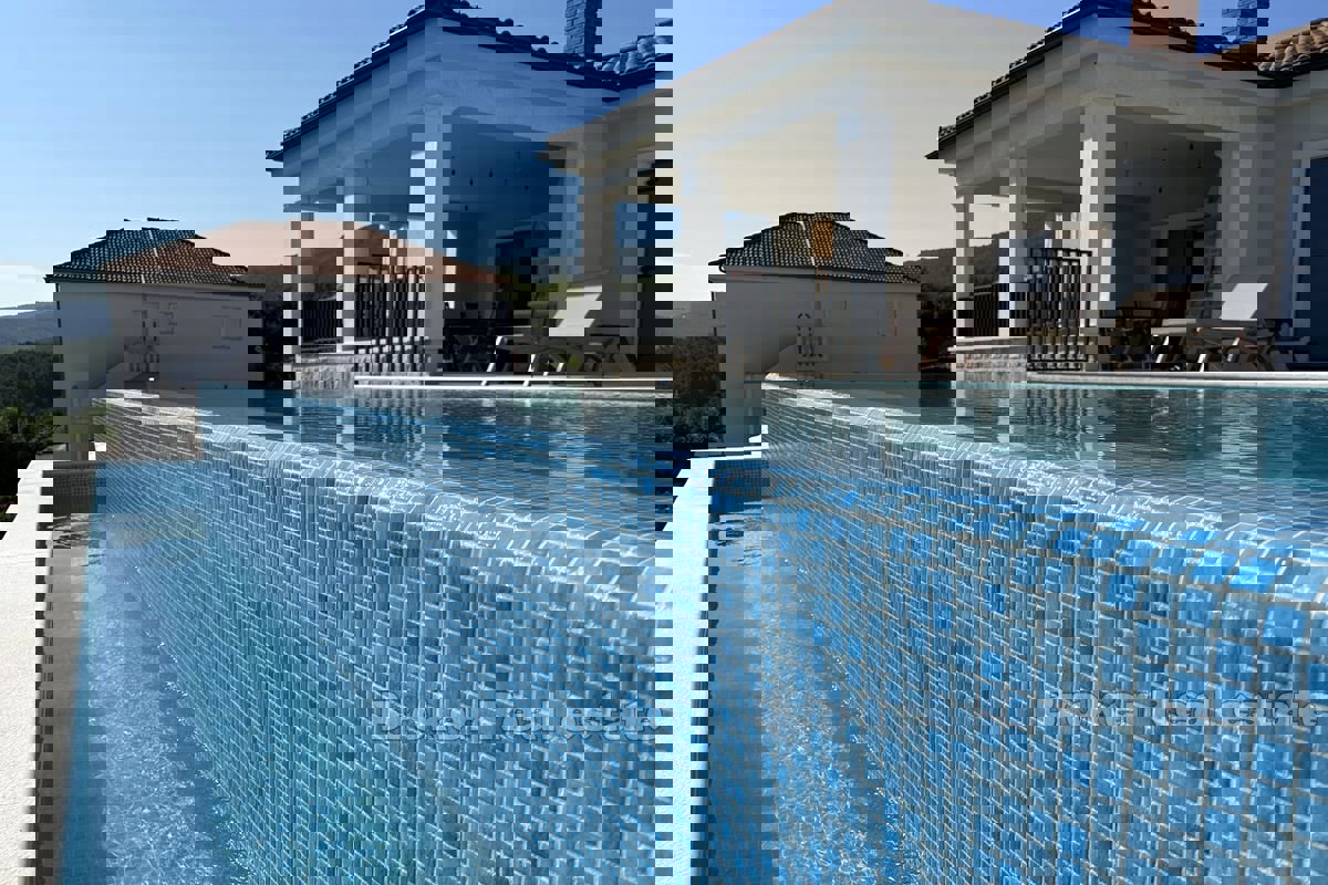 Una bellissima villa con vista sul mare