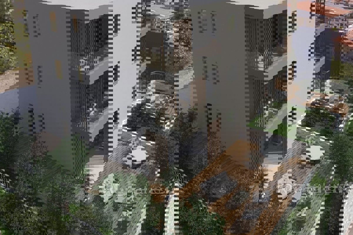 Moderna nuova costruzione in zona tranquilla