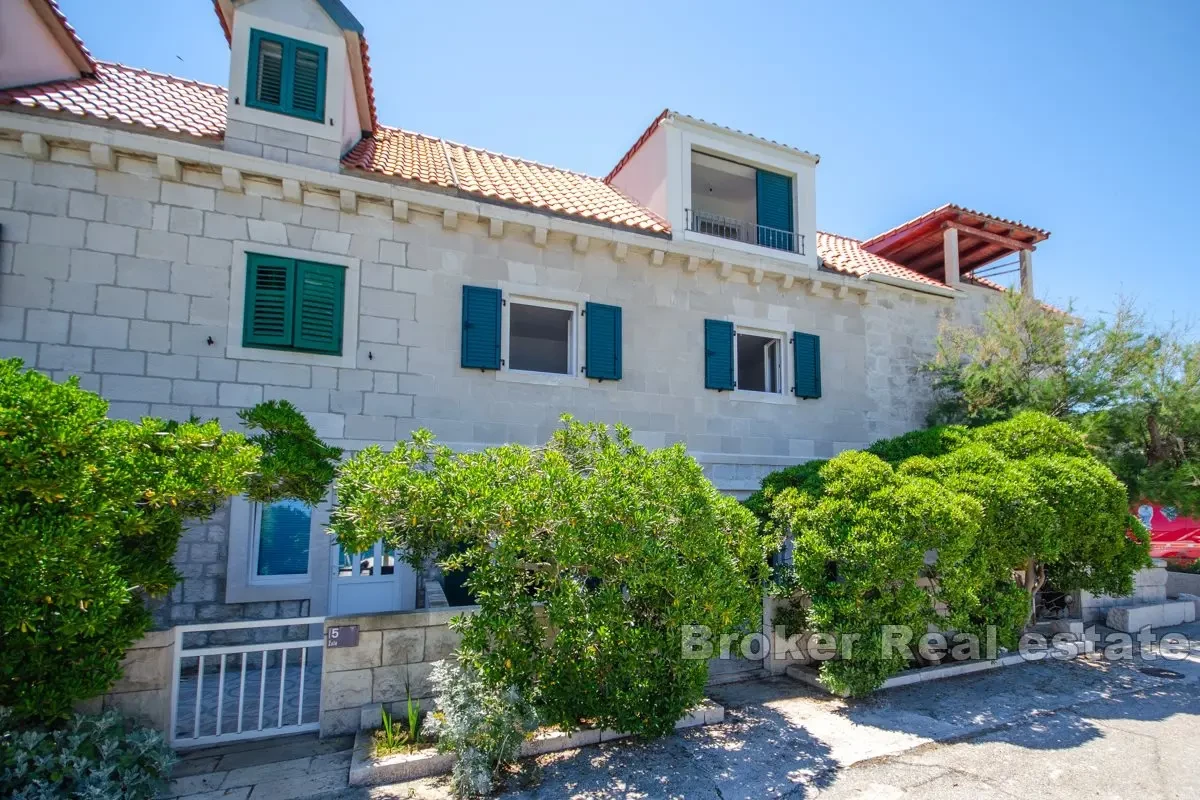 Bellissima casa in pietra appena ristrutturata in riva al mare