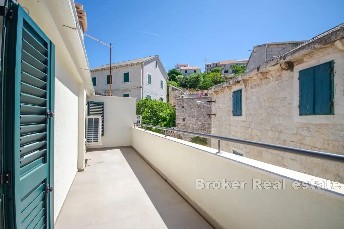 Bellissima casa in pietra appena ristrutturata in riva al mare