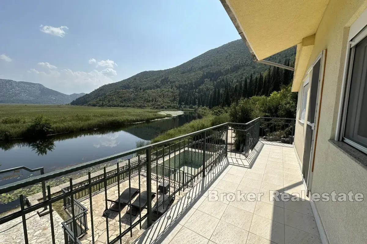 Casa autentica in vendita a Podbrijest, valle del fiume Neretva