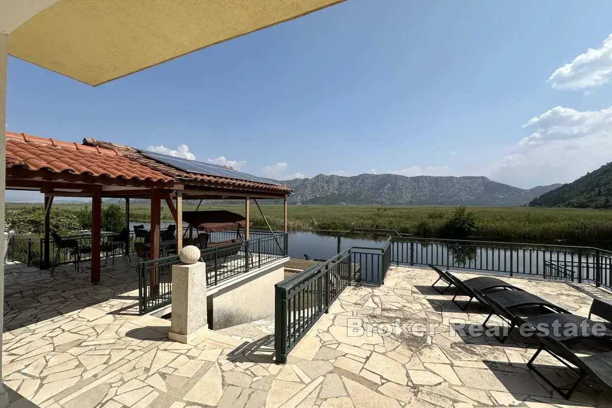 Casa autentica in vendita a Podbrijest, valle del fiume Neretva