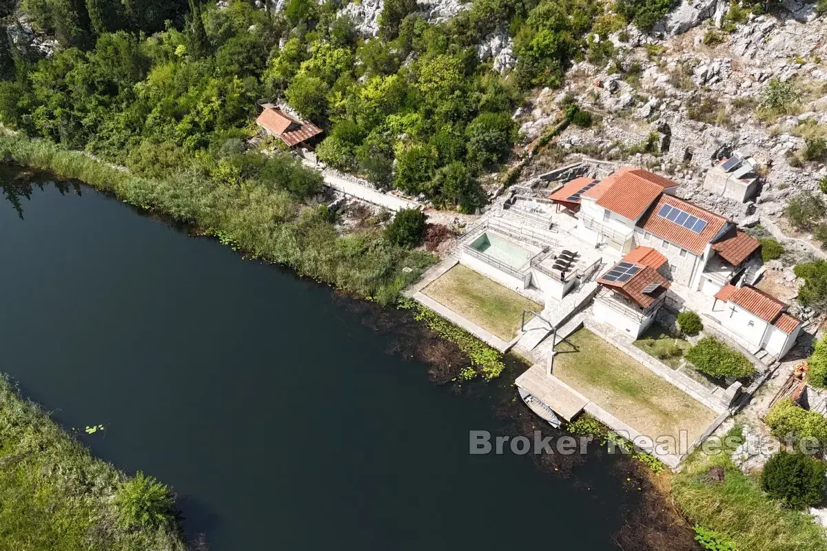 Casa autentica in vendita a Podbrijest, valle del fiume Neretva