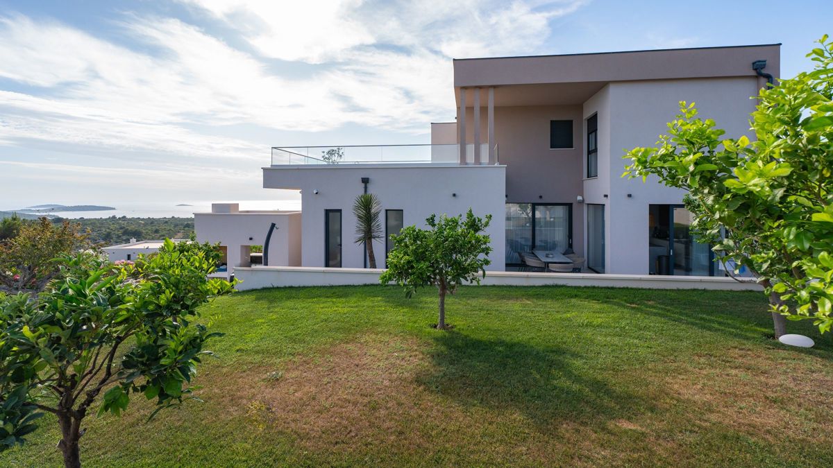 Villa di lusso in posizione dominante con vista sul mare
