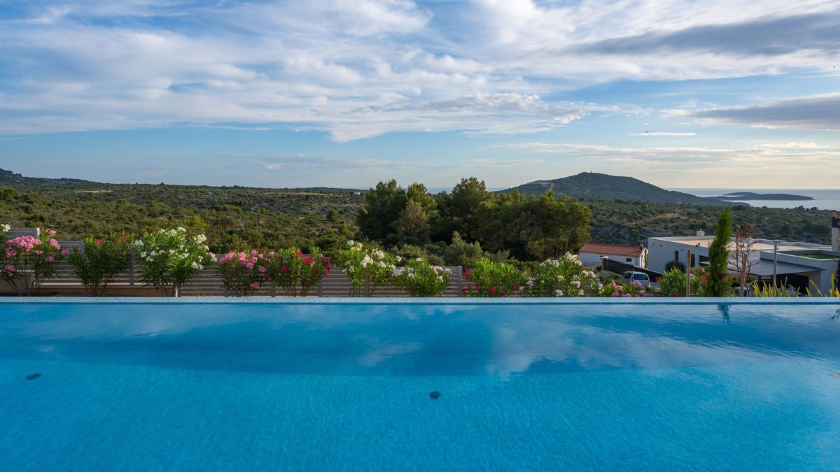 Villa di lusso in posizione dominante con vista sul mare