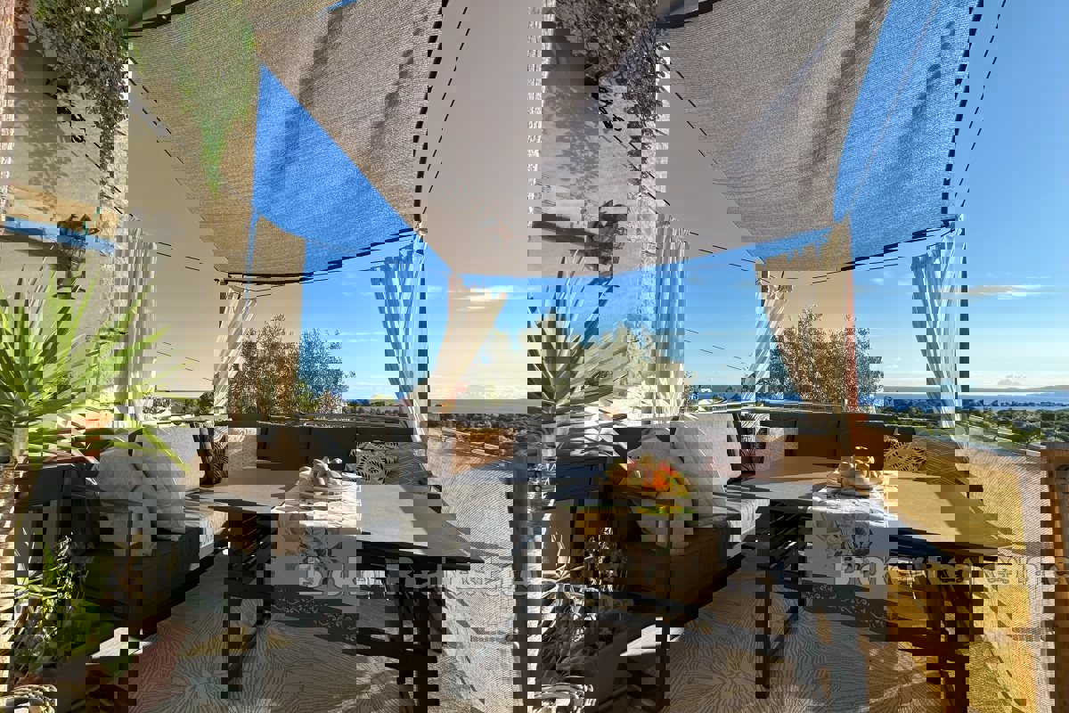 Appartamento con una camera da letto e vista mare