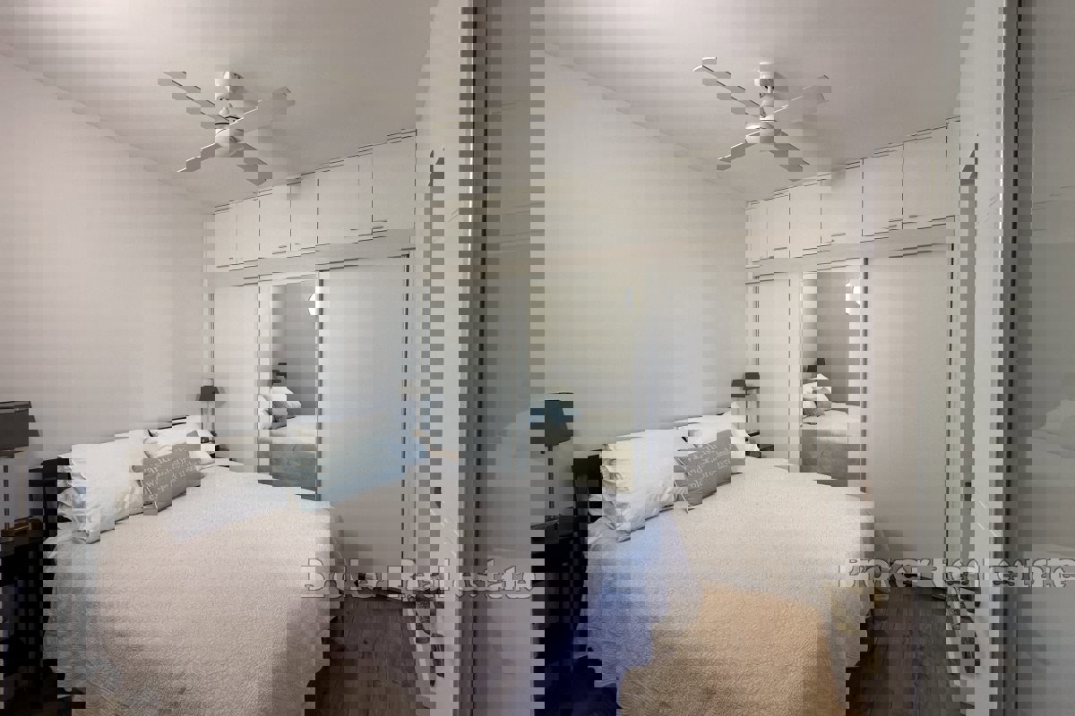 Appartamento con una camera da letto e vista mare