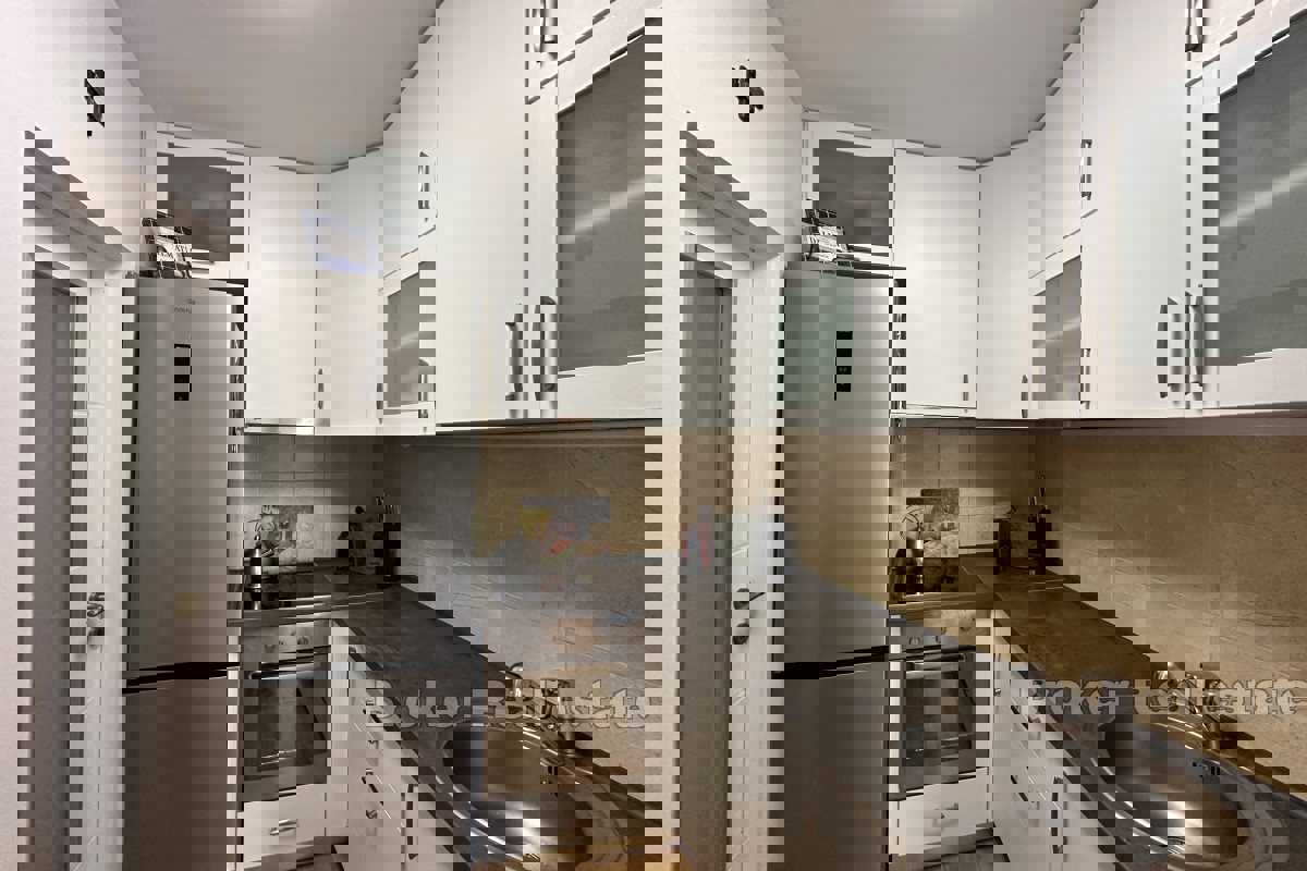 Appartamento con una camera da letto e vista mare