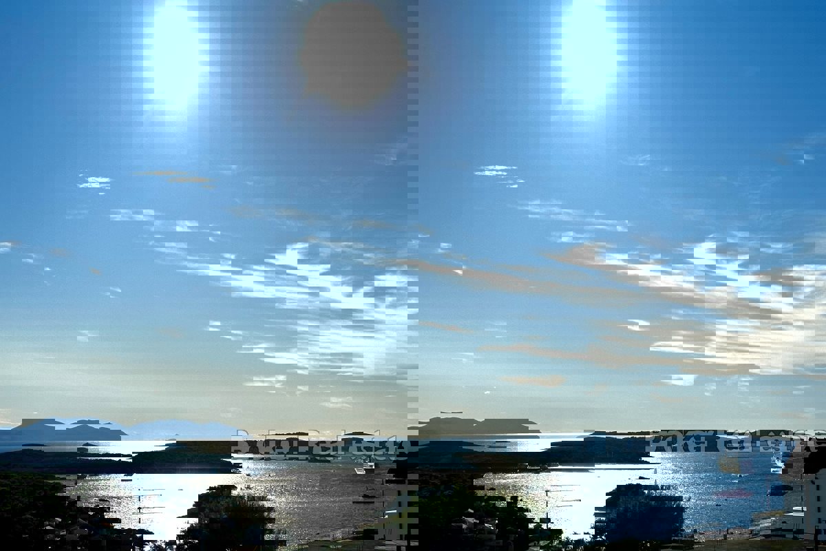 Appartamento con una camera da letto e vista mare