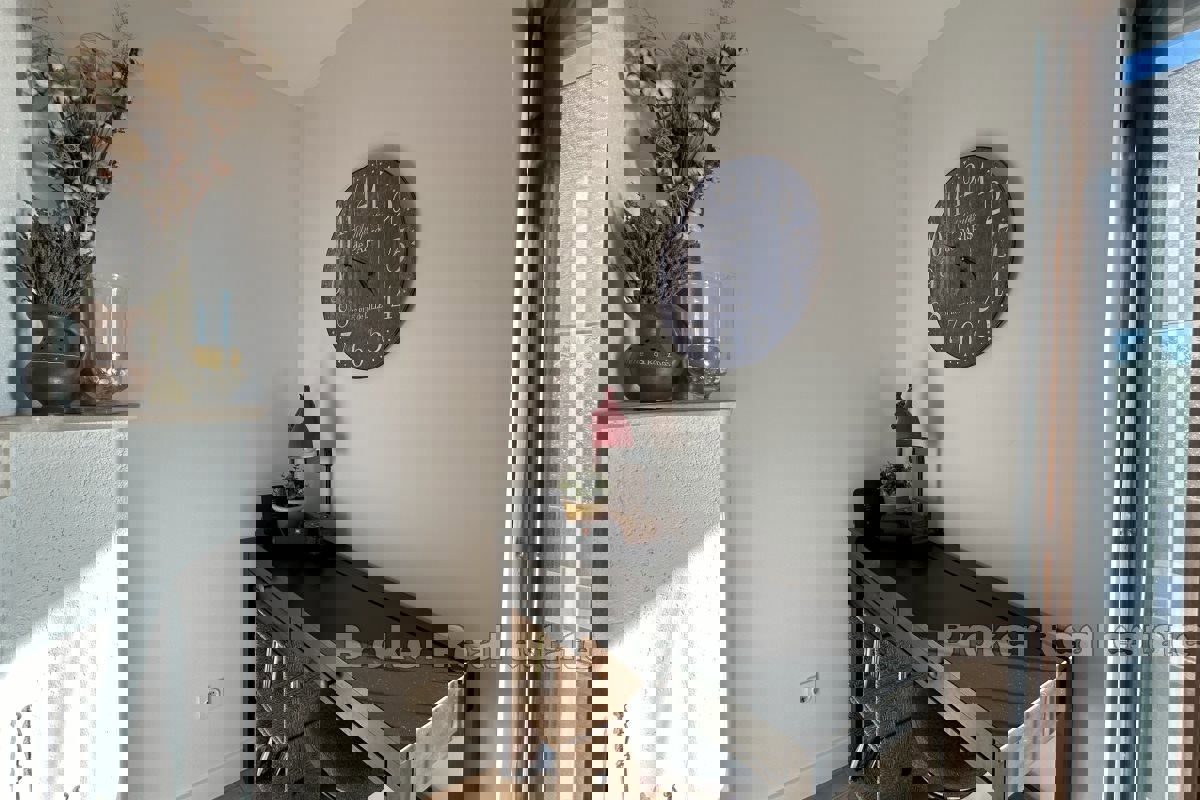 Appartamento con una camera da letto e vista mare