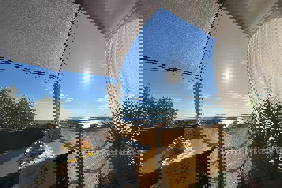 Appartamento con una camera da letto e vista mare