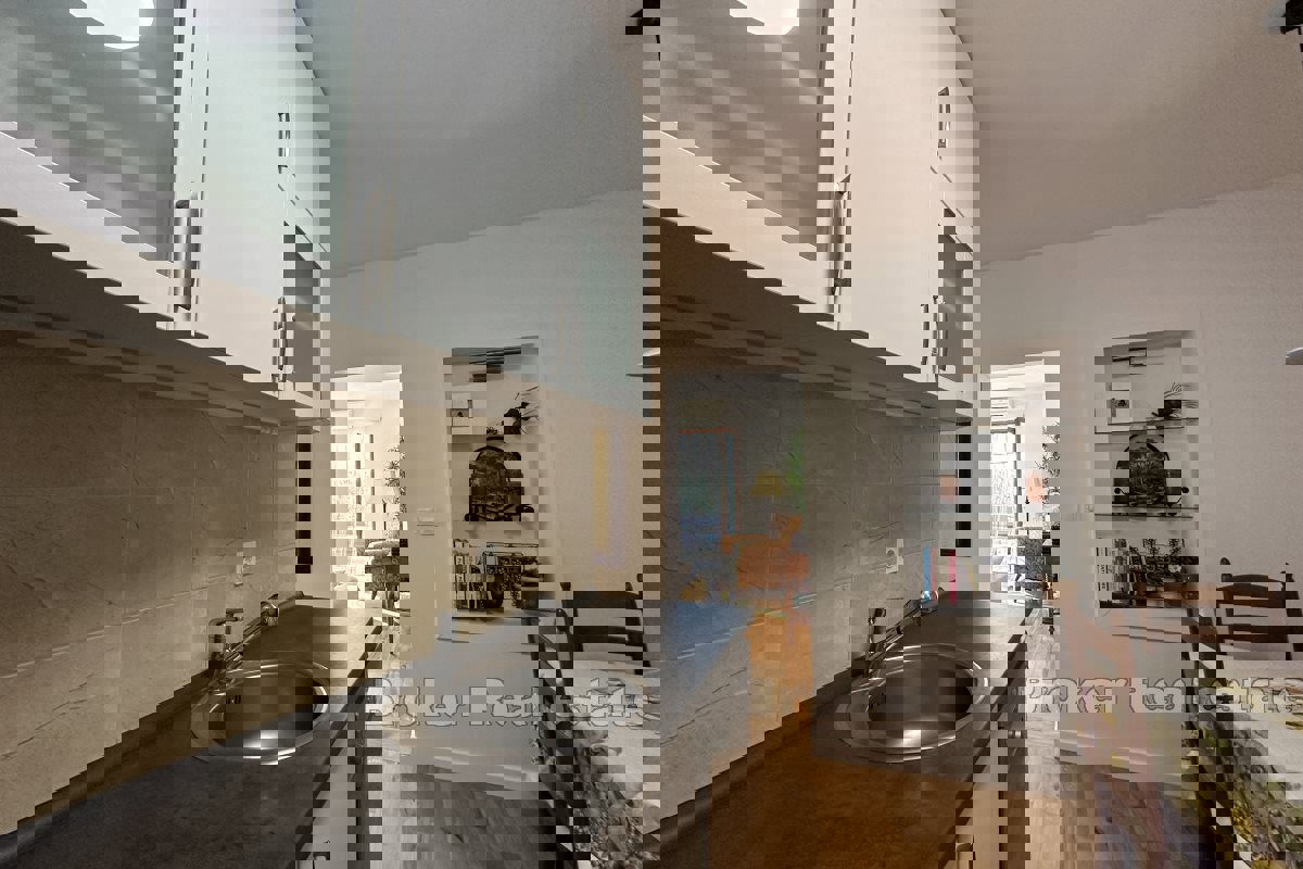 Appartamento con una camera da letto e vista mare