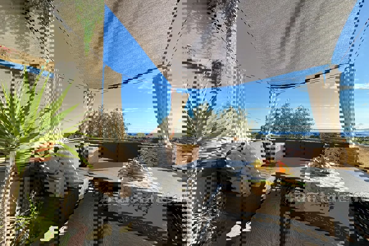 Appartamento con una camera da letto e vista mare