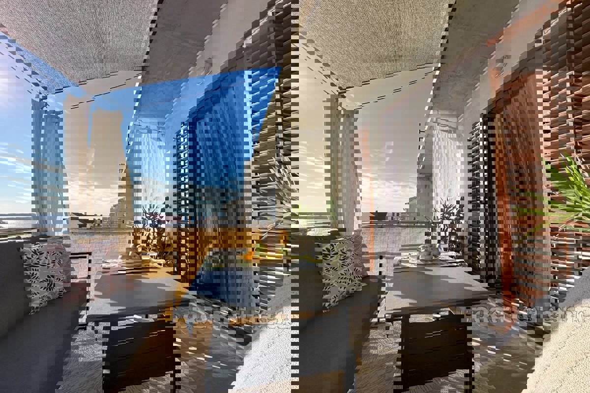 Appartamento con una camera da letto e vista mare