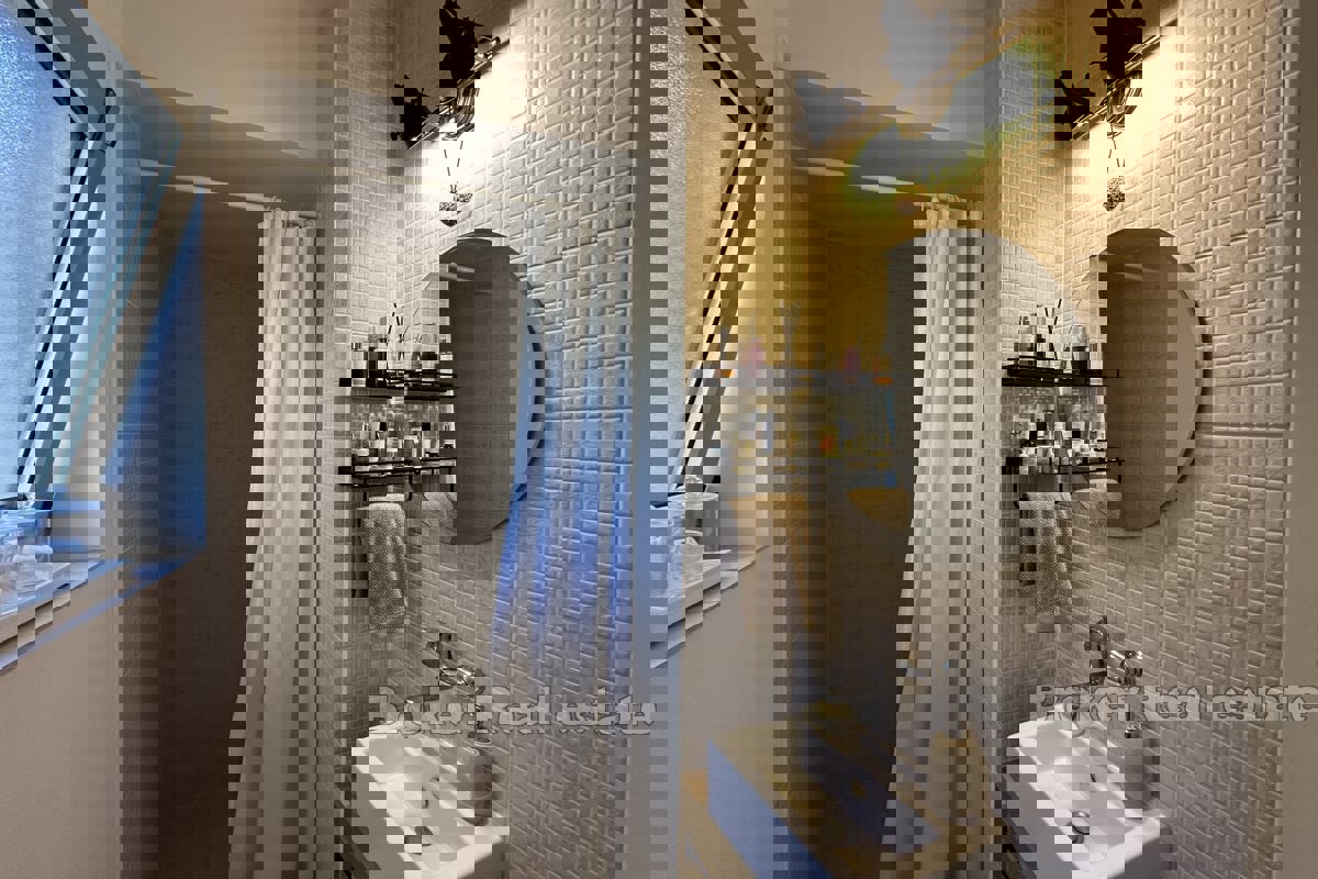 Appartamento con una camera da letto e vista mare