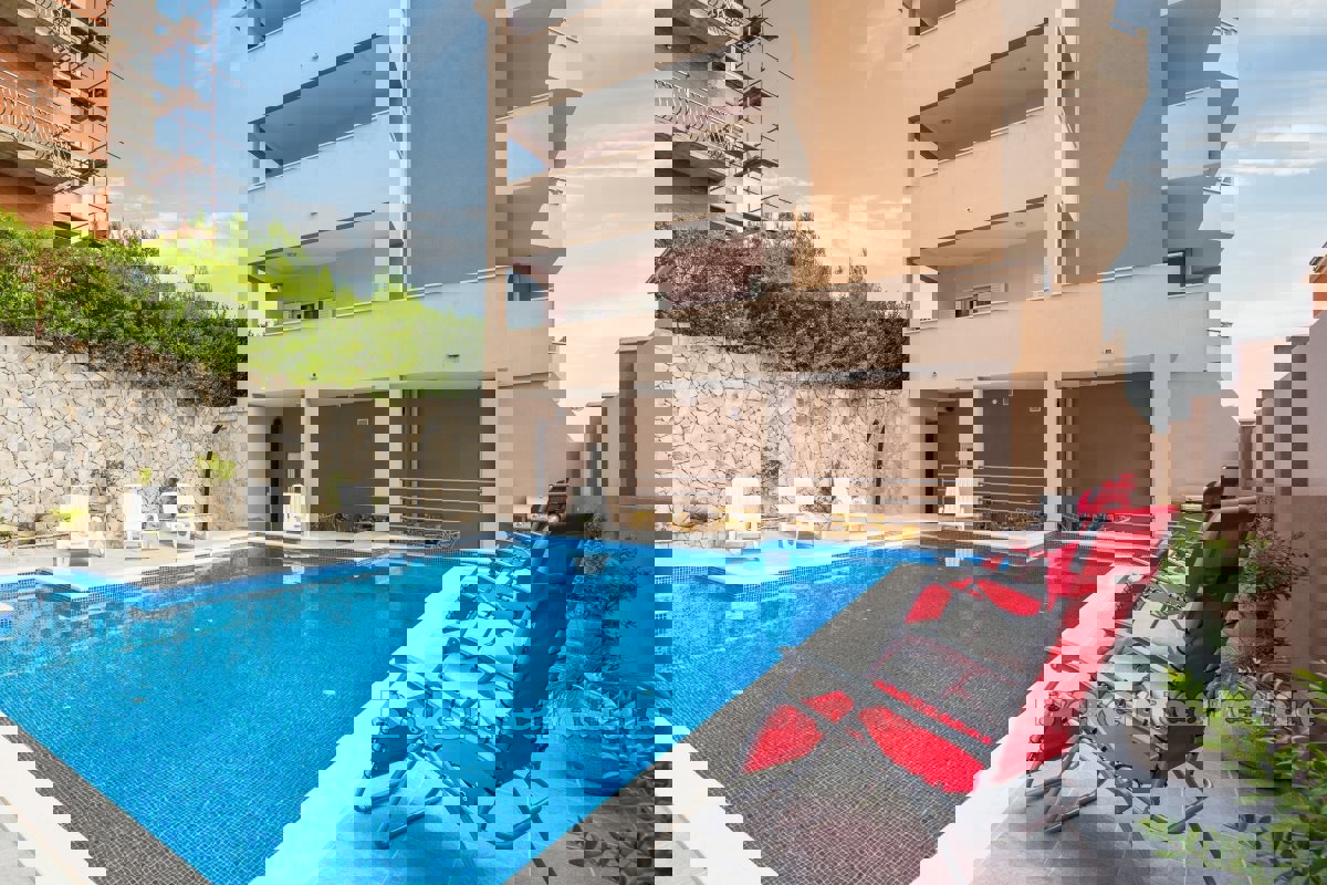 Grazioso appartamento con piscina