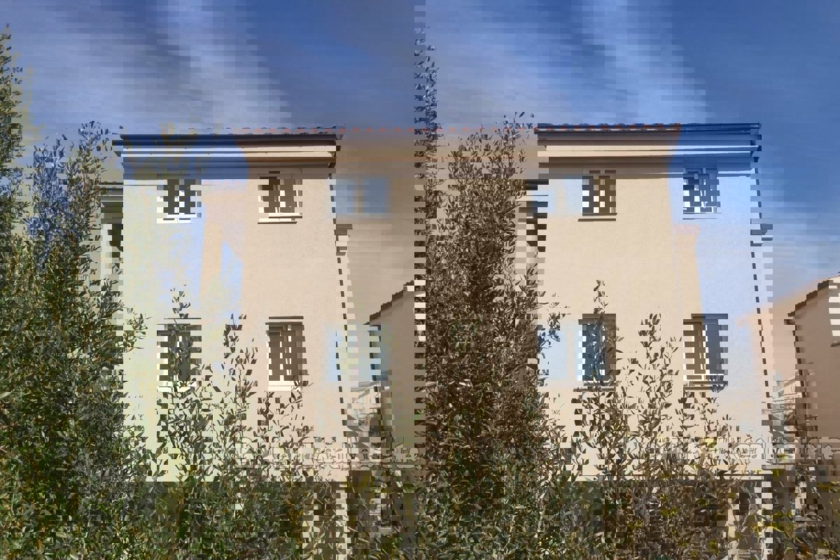 Proprietà funzionale con 3 appartamenti