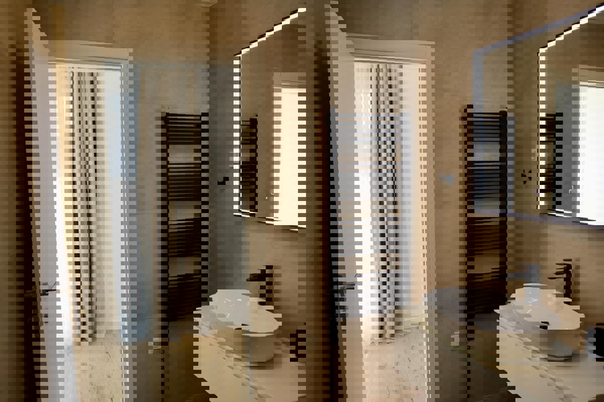 Villa di nuova costruzione con piscina e vista mare