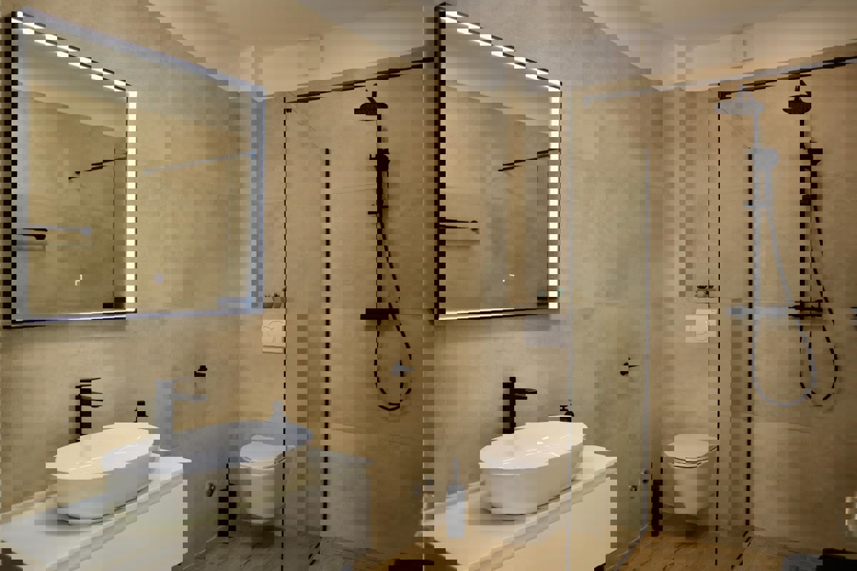 Villa di nuova costruzione con piscina e vista mare