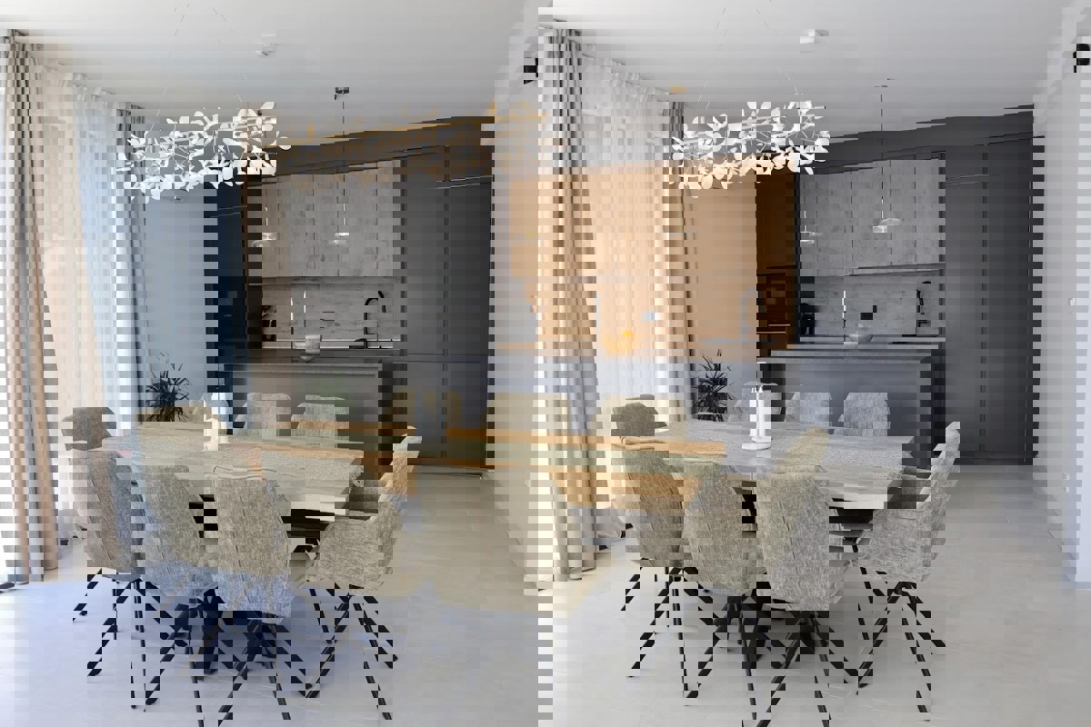 Villa di nuova costruzione con piscina e vista mare