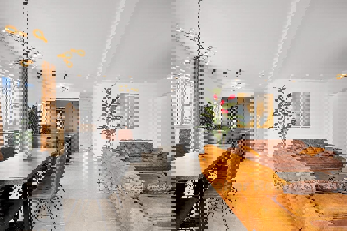 Attico di lusso con piscina e splendida vista sul mare