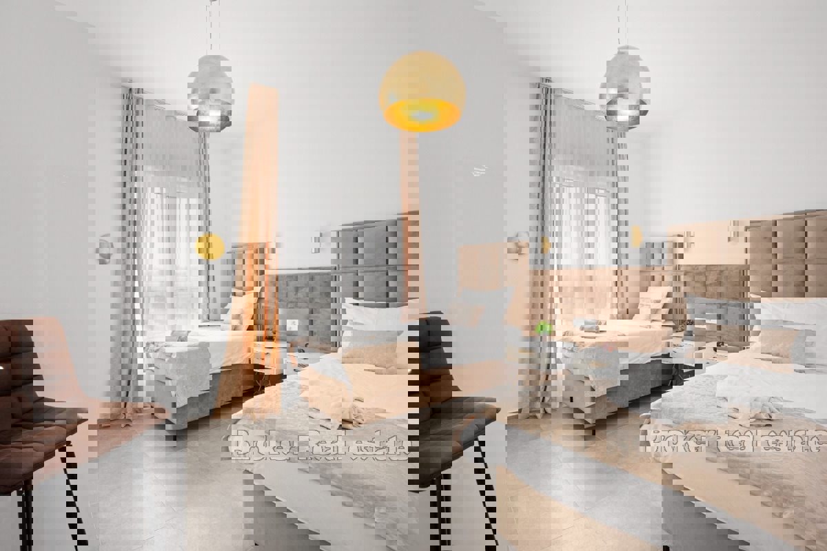 Attico di lusso con piscina e splendida vista sul mare