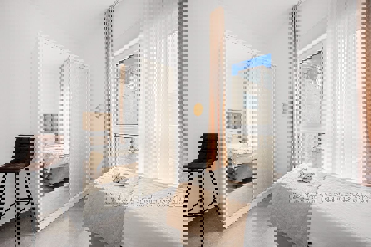 Attico di lusso con piscina e splendida vista sul mare