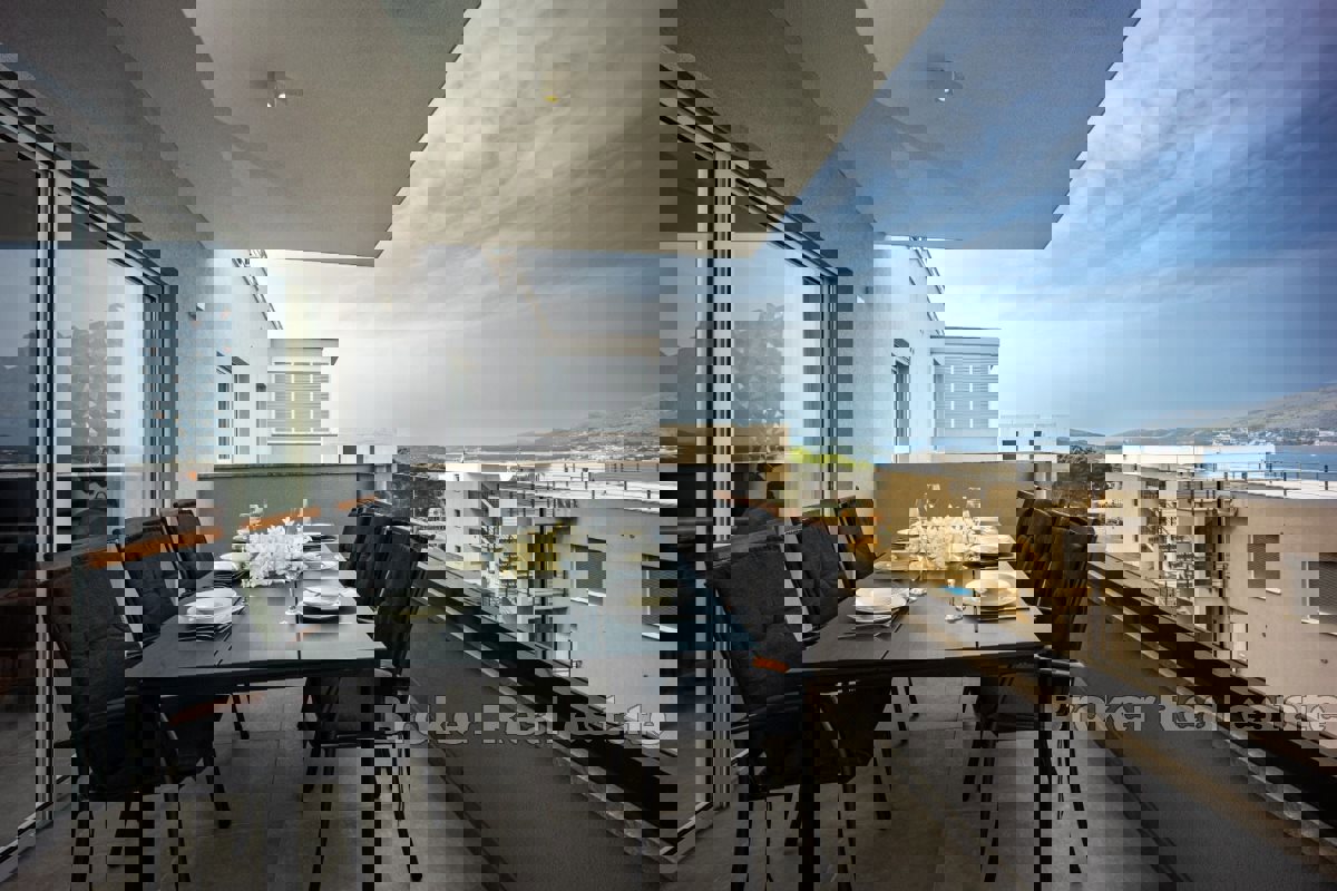 Attico di lusso con piscina e splendida vista sul mare